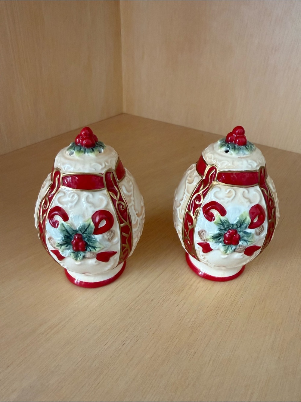 Cosmos Gifts Christmas Poinsettia Salt and Pepper Shakers Ceramic Holiday Decor